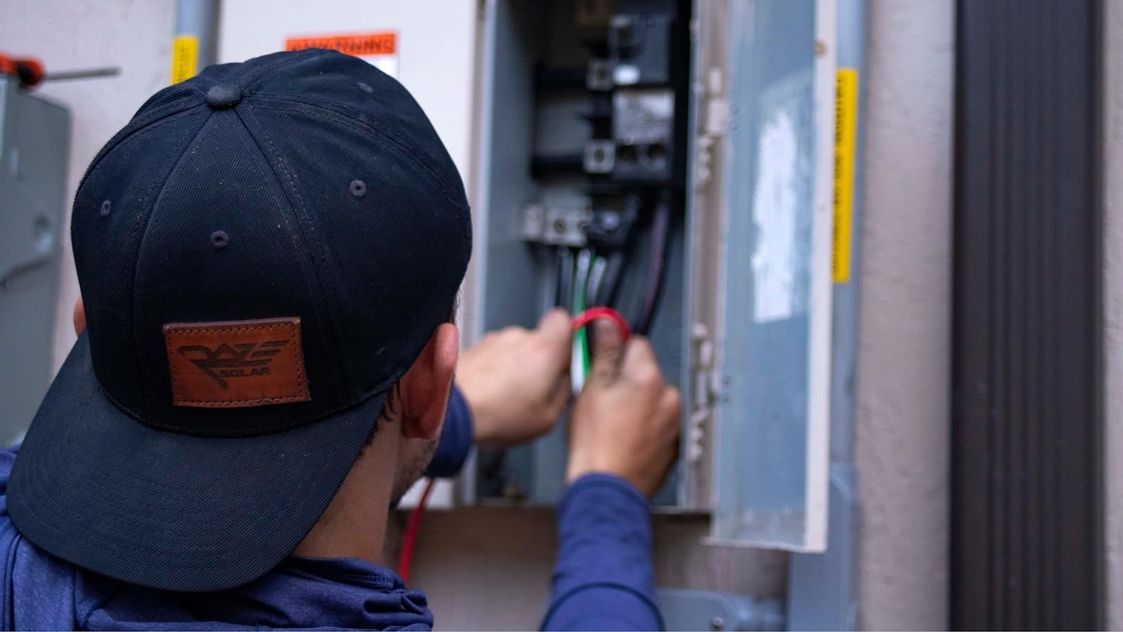 Was verdient ein Elektriker? Gehalt, Entwicklung und Vergleich